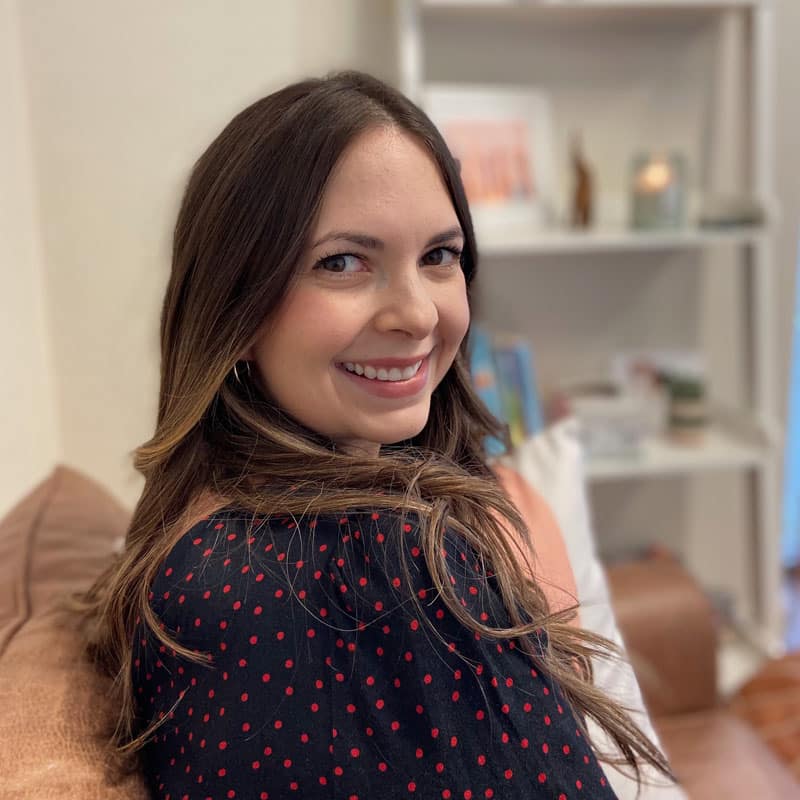 Tracy_Favs_headshot